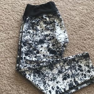 Black and white workout leggings